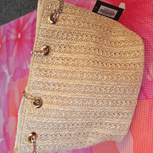 Lulu's Beige Woven Tote with Gold Chains - Picture 3 of 13